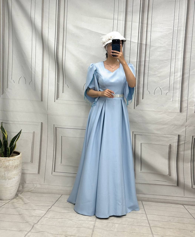 ماکسی پوشیده بلند در سایزبندی ۳۶ تا ۵۴ رنگ آبی مناسب تم تولد و جشن نامزدی و بله برون